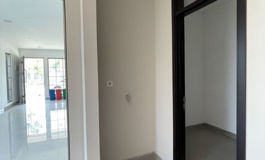 DIJUAL RUMAH HOEK DENGAN VIEW DANAU DI PIK2 – POSISI SANGAT RARE