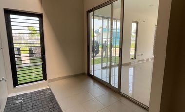 DIJUAL RUMAH HOEK DENGAN VIEW DANAU DI PIK2 – POSISI SANGAT RARE