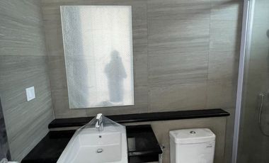 DIJUAL RUMAH HOEK DENGAN VIEW DANAU DI PIK2 – POSISI SANGAT RARE