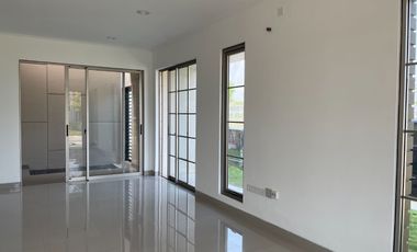 DIJUAL RUMAH HOEK DENGAN VIEW DANAU DI PIK2 – POSISI SANGAT RARE