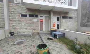 Dijual murah via lelang rumah di puri Safira Menganti Gresik