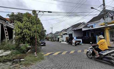 Dijual via  lelang  rumah Greenhill Kebomas gresik  lokasi strategis