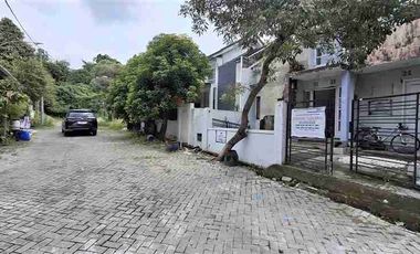 Dijual via  lelang  rumah Greenhill Kebomas gresik  lokasi strategis