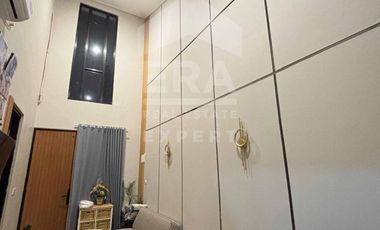 Rumah Cantik Dijual dalam Cluster View Taman di Grand Duta City, Bekasi.