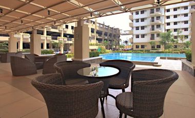 2BR CONDO W BAR&BALCONY OVERLOOKING MCKINLEY