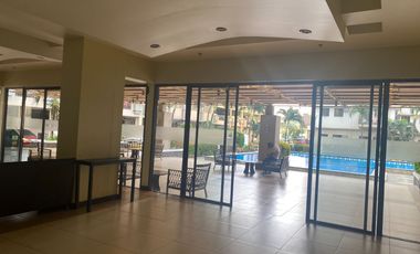 2BR CONDO W BAR&BALCONY OVERLOOKING MCKINLEY