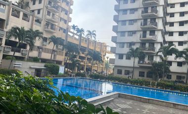 2BR CONDO W BAR&BALCONY OVERLOOKING MCKINLEY