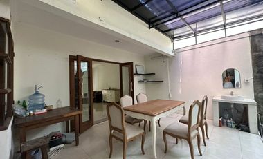 Disewakan Rumah 2 Lantai Luas 300m² di Gatsu Denpasar – 5 KT, SHM, Akses 2 Mobil