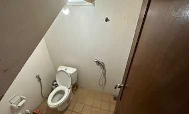 Disewakan Rumah 2 Lantai Luas 300m² di Gatsu Denpasar – 5 KT, SHM, Akses 2 Mobil