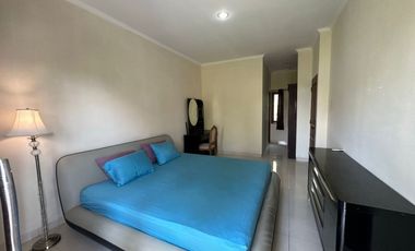 Disewakan Rumah 2 Lantai Luas 300m² di Gatsu Denpasar – 5 KT, SHM, Akses 2 Mobil