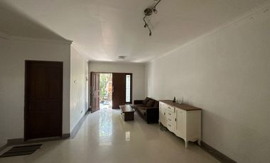 Disewakan Rumah 2 Lantai Luas 300m² di Gatsu Denpasar – 5 KT, SHM, Akses 2 Mobil