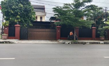 Rumah Hook di Tepi Jalan Evakuasi