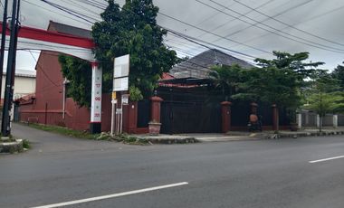 Rumah Hook di Tepi Jalan Evakuasi