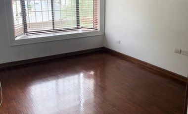 RENTO BELLA CASA SIN AMOBLAR!