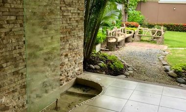 RENTO BELLA CASA SIN AMOBLAR!