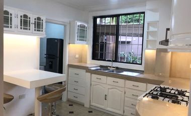 RENTO BELLA CASA SIN AMOBLAR!