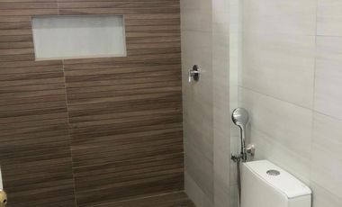 RENTO BELLA CASA SIN AMOBLAR!