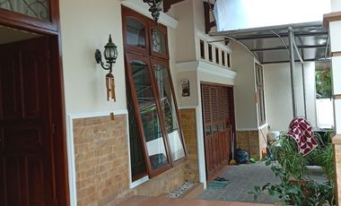 Rumah  Komplek , dekat ke JL.Antasari raya , LT. 377 m2 /Lb 220 m, 1 Lantai , 11 M