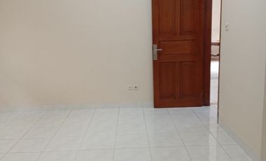 Rumah  Komplek , dekat ke JL.Antasari raya , LT. 377 m2 /Lb 220 m, 1 Lantai , 11 M