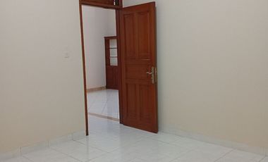 Rumah  Komplek , dekat ke JL.Antasari raya , LT. 377 m2 /Lb 220 m, 1 Lantai , 11 M