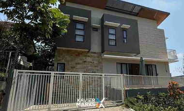 Dijual Villa Modern Full Furnish Plus Kolam Renang di Panderman Hill, Batu