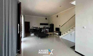 Dijual Villa Modern Full Furnish Plus Kolam Renang di Panderman Hill, Batu