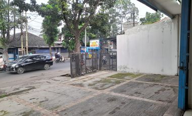 Dijual/Disewakan Gedung Kantor Strategis di Jalan Moh Toha Karawaci.