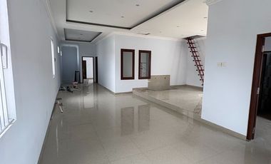 Ruko Strategis 3 Lantai Disewakan, di Denpasar Barat Area