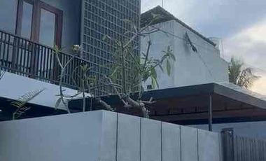 Rumah Free Kitchen Set Minimalis Dengan Lantai 2