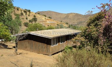 Leon Propiedades vende Terreno de 6ha. con casa en sector Cuyuncavi, Curacaví.