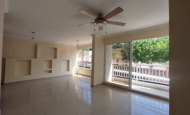 Se arrienda apartamento en Miramar