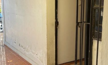Se vende casa en Villa los Jardines, Ñuñoa ,4 dormitorios 1 baño, estacionamiento $ 168.000.000