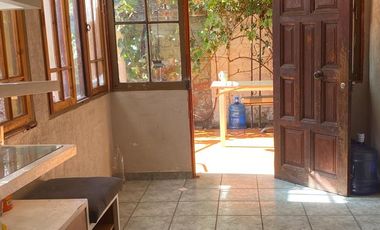 Se vende casa en Villa los Jardines, Ñuñoa ,4 dormitorios 1 baño, estacionamiento $ 168.000.000