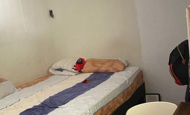 Se vende casa en Villa los Jardines, Ñuñoa ,4 dormitorios 1 baño, estacionamiento $ 168.000.000