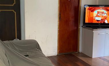 Se vende casa en Villa los Jardines, Ñuñoa ,4 dormitorios 1 baño, estacionamiento $ 168.000.000