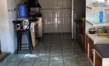 Se vende casa en Villa los Jardines, Ñuñoa ,4 dormitorios 1 baño, estacionamiento $ 168.000.000