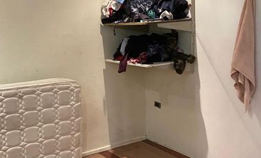Se vende casa en Villa los Jardines, Ñuñoa ,4 dormitorios 1 baño, estacionamiento $ 168.000.000