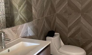 Se vende casa en Villa los Jardines, Ñuñoa ,4 dormitorios 1 baño, estacionamiento $ 168.000.000