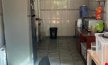 Se vende casa en Villa los Jardines, Ñuñoa ,4 dormitorios 1 baño, estacionamiento $ 168.000.000