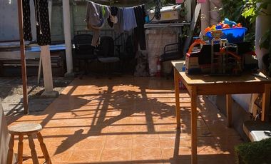 Se vende casa en Villa los Jardines, Ñuñoa ,4 dormitorios 1 baño, estacionamiento $ 168.000.000