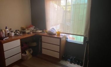 Se vende casa en Villa los Jardines, Ñuñoa ,4 dormitorios 1 baño, estacionamiento $ 168.000.000