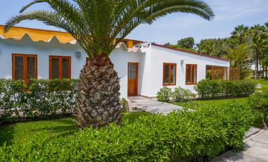 Vendo cómoda casa frente al parque principal en playa Las Totoritas - 4 Dorm. US$ 299,000.00