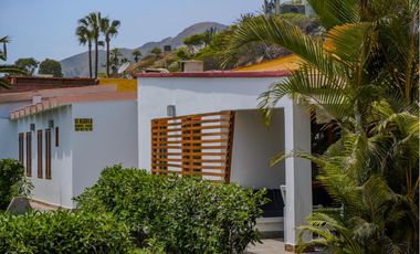 Vendo cómoda casa frente al parque principal en playa Las Totoritas - 4 Dorm. US$ 299,000.00