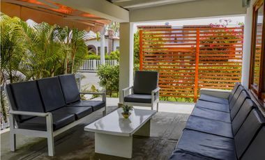 Vendo cómoda casa frente al parque principal en playa Las Totoritas - 4 Dorm. US$ 299,000.00