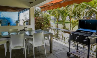 Vendo cómoda casa frente al parque principal en playa Las Totoritas - 4 Dorm. US$ 299,000.00