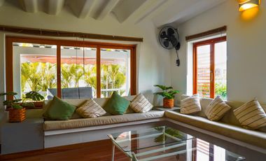 Vendo cómoda casa frente al parque principal en playa Las Totoritas - 4 Dorm. US$ 299,000.00