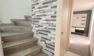 SE ARRIENDA CASA REMODELADA EN SOL DE GALICIA,FRENTE A LA ZONA SOCIAL.