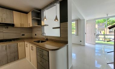 SE ARRIENDA CASA REMODELADA EN SOL DE GALICIA,FRENTE A LA ZONA SOCIAL.