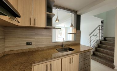 SE ARRIENDA CASA REMODELADA EN SOL DE GALICIA,FRENTE A LA ZONA SOCIAL.