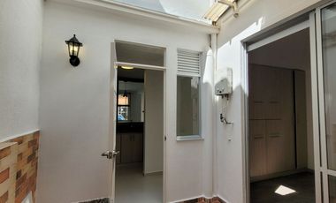 SE ARRIENDA CASA REMODELADA EN SOL DE GALICIA,FRENTE A LA ZONA SOCIAL.